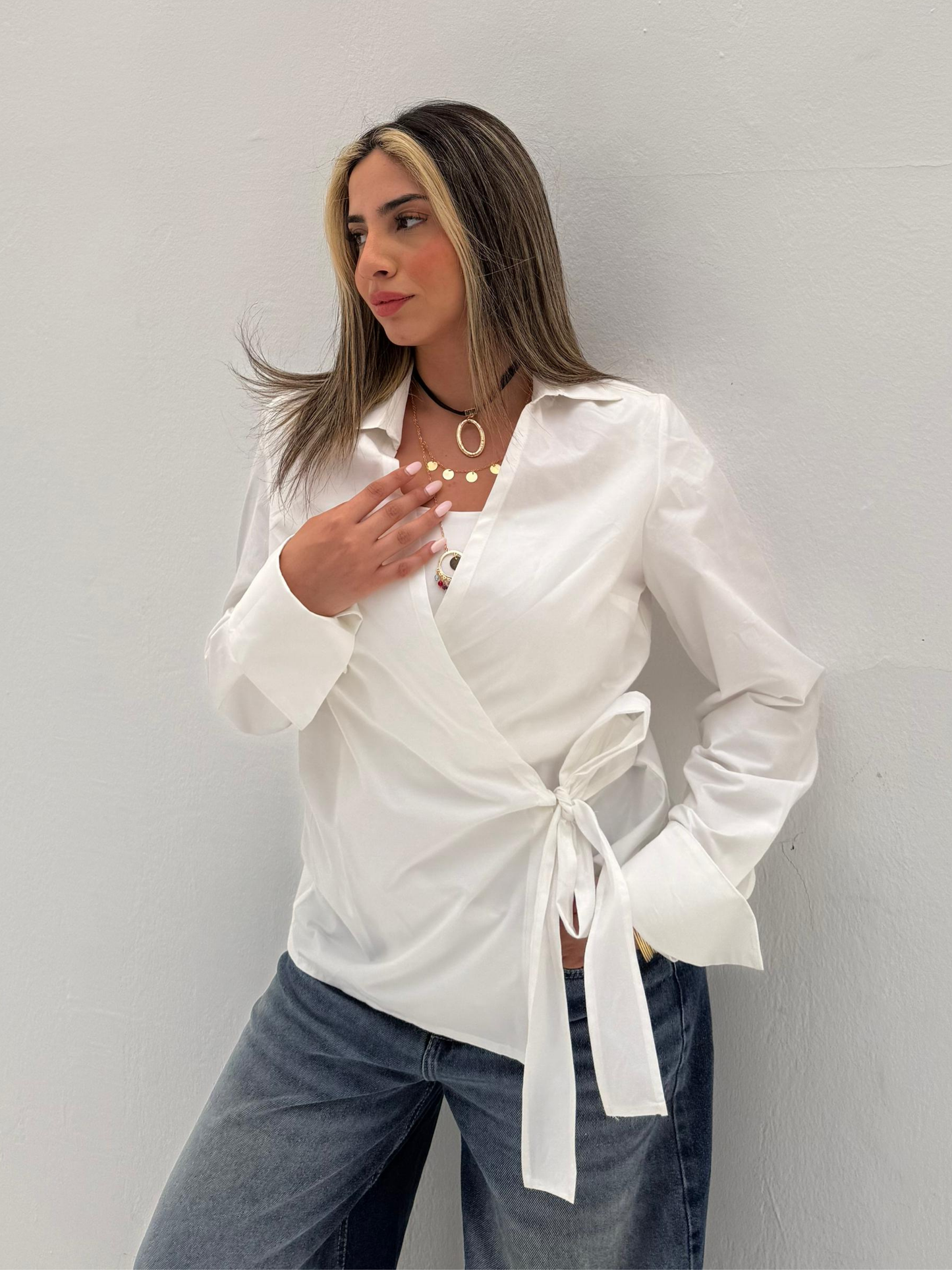 White Azzura Tie Code: 1051-1