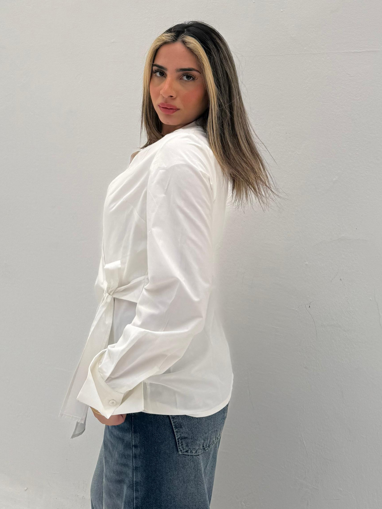 White Azzura Tie Code: 1051-1
