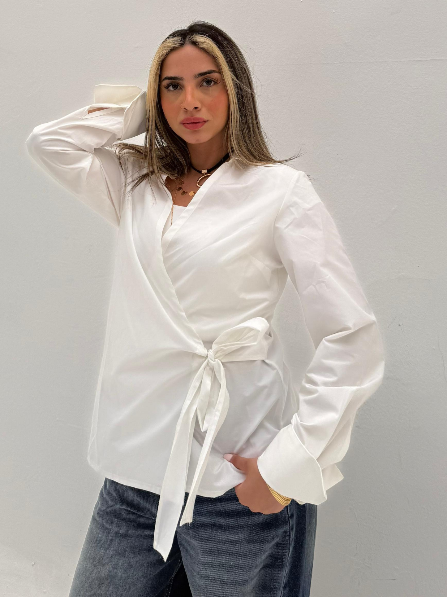 White Azzura Tie Code: 1051-1