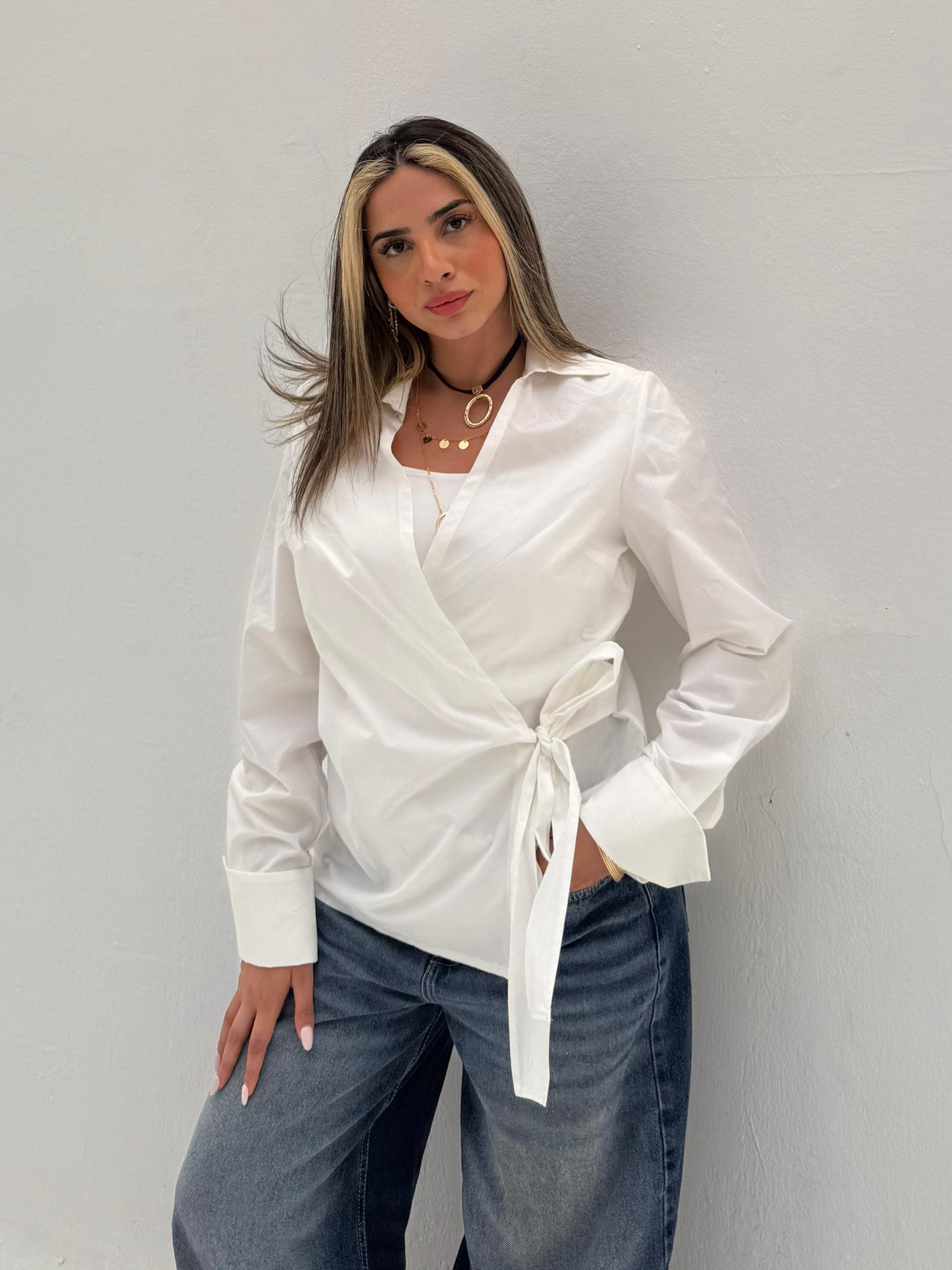 White Azzura Tie Code: 1051-1