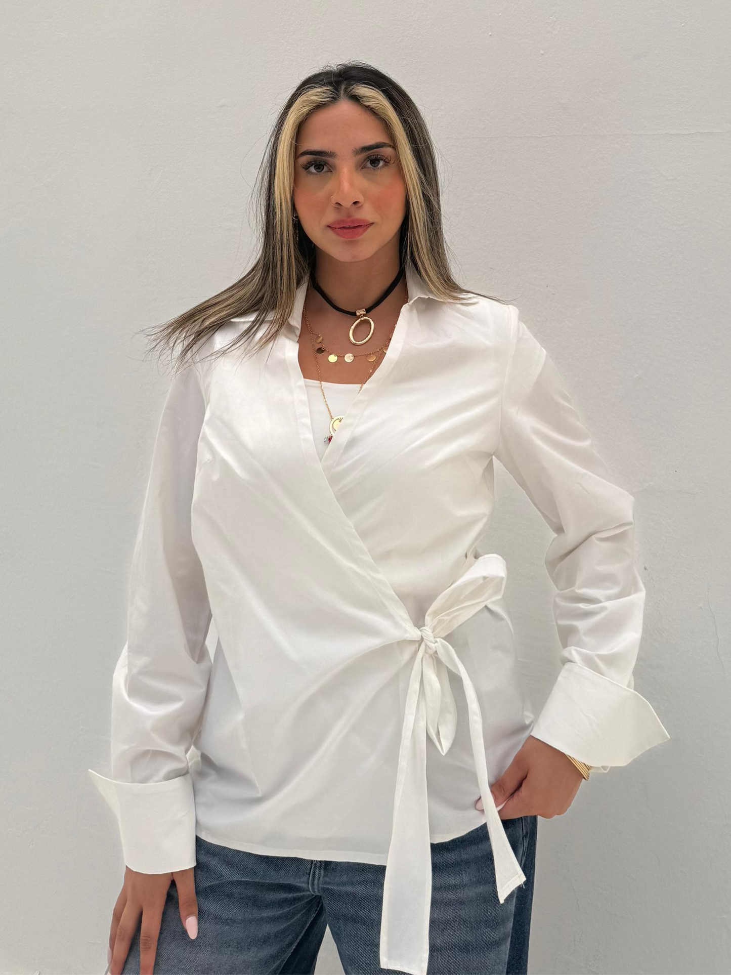 White Azzura Tie Code: 1051-1