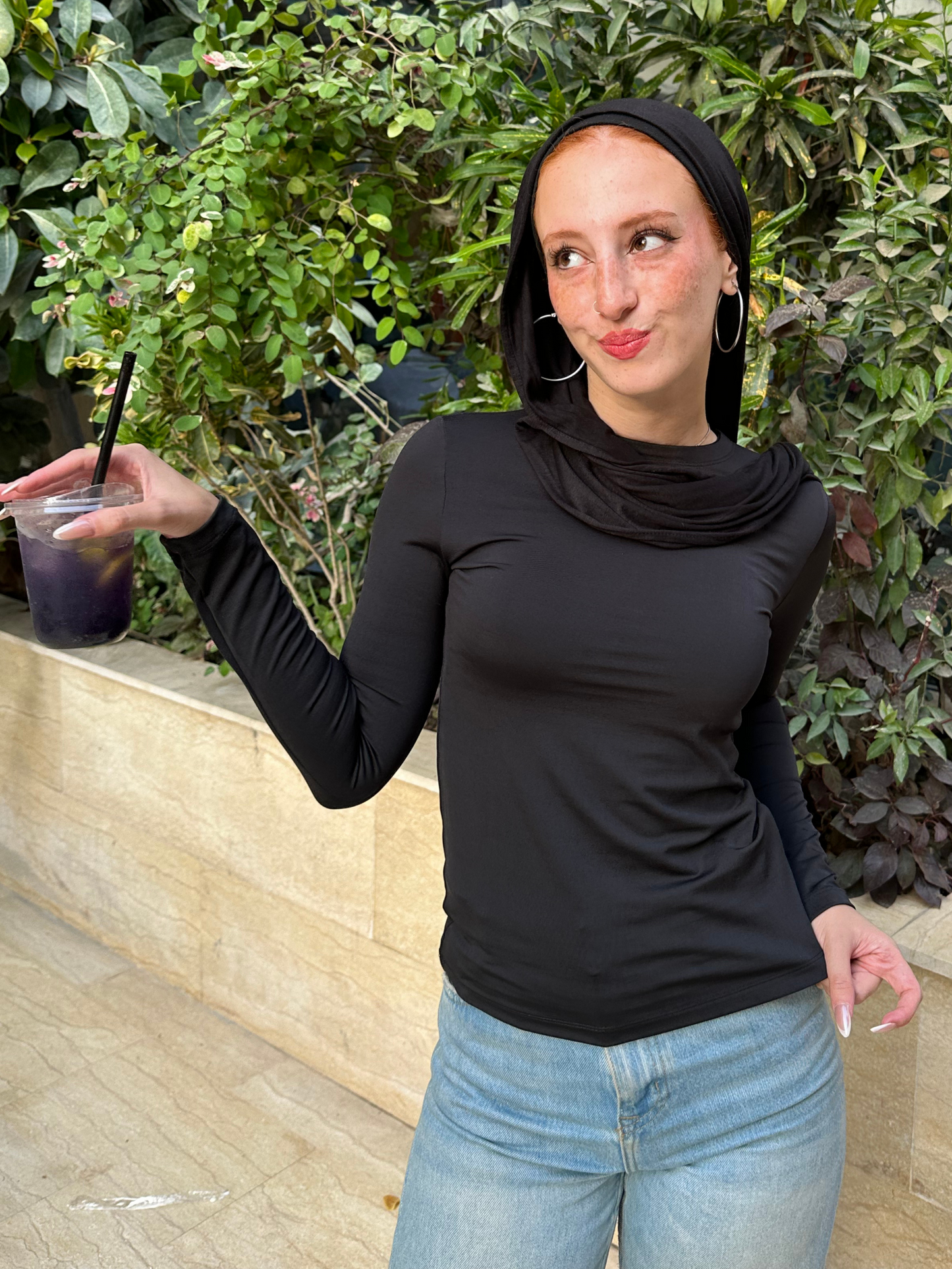 بلوزة برقبة دائرية