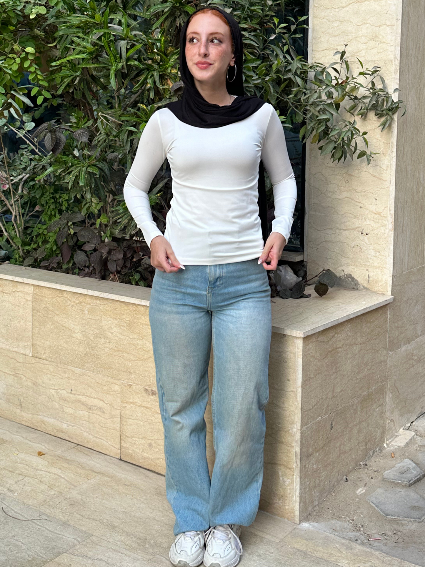 بلوزة برقبة دائرية