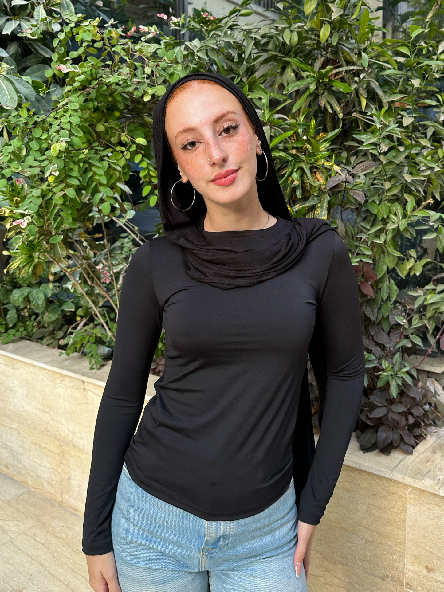 بلوزة برقبة دائرية