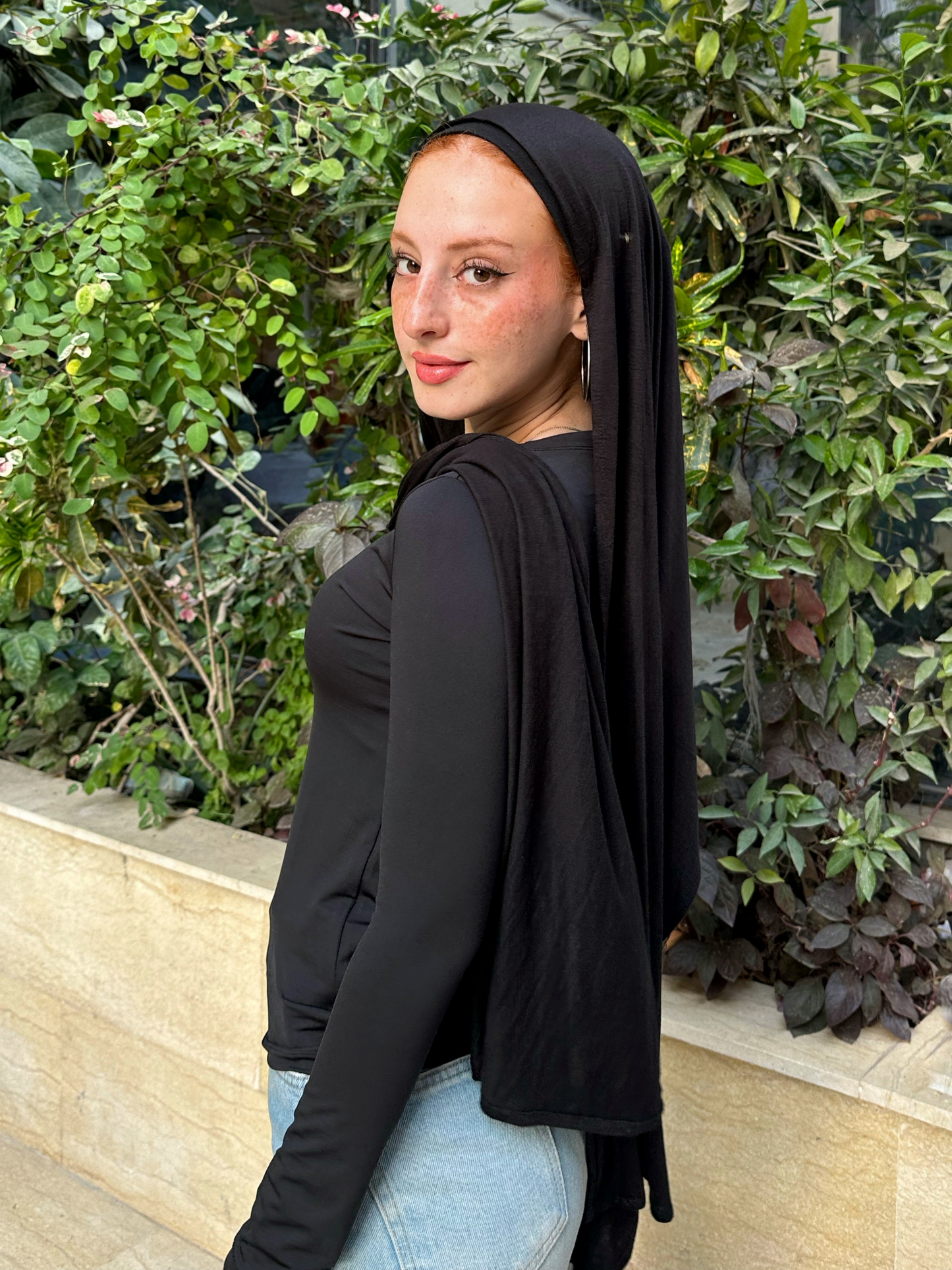 بلوزة برقبة دائرية